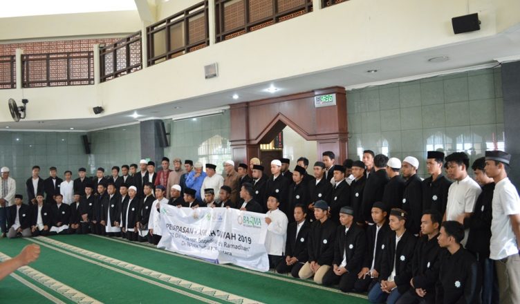 STID Mohammad Natsir Lepas 112 Da’i  dan Da'iyah ke-18 Daerah 